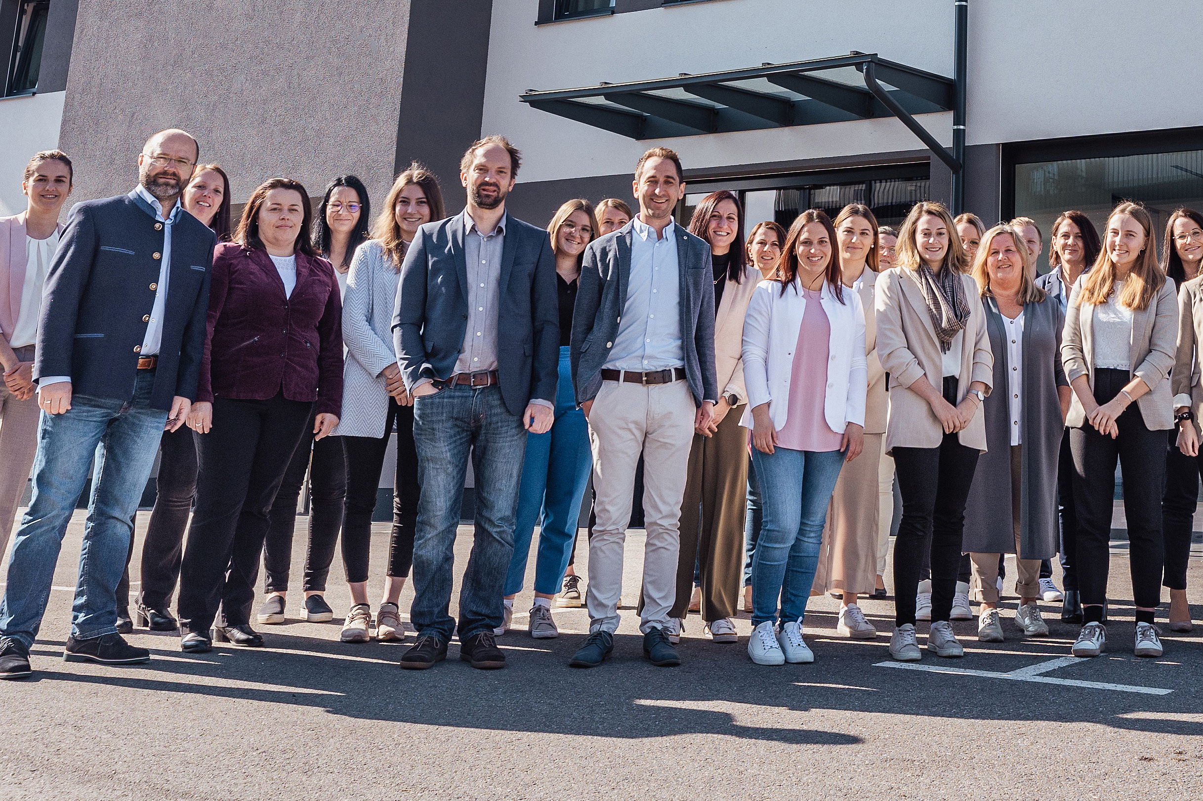 Das Team von ECA Altenmarkt Steuerberatung: 32 Mitarbeiter und Mitarbeiterinnen aus den Bereichen Rechnungswesen, Personalverrechnung, Bilanzierung und Steuerberatung